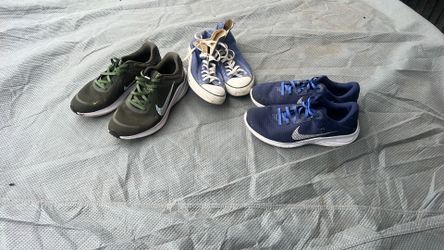 10 .5 2 pair Nikes , 1 convese