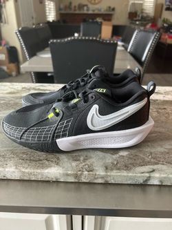7W/5.5 youth Nike G.T. Cut 3 (GS)