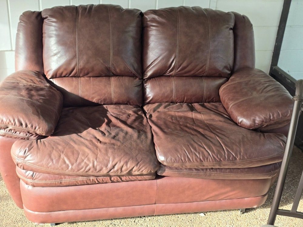  Love Seat And Recliner