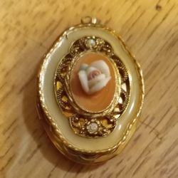 Vintage Victorian Locket Pendant 