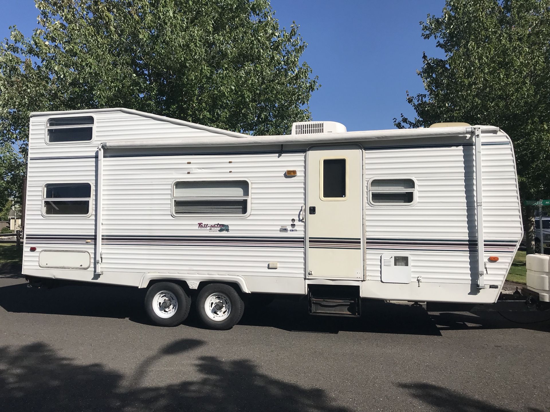 2000 tail gator by keystone 28ft toy hauler