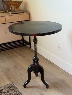 Black Pedestal Side Table