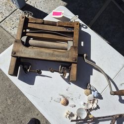 Antique americana wringler company clothes wringer