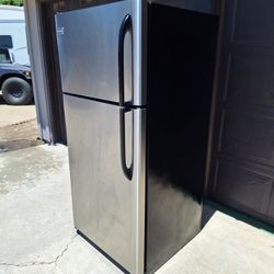 Frigidaire Refrigerator 