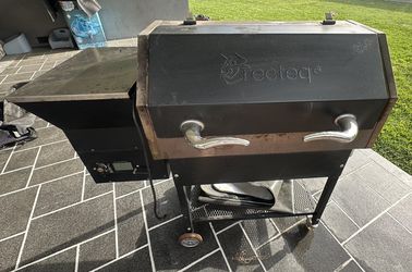 RECTEQ Wood Pellet Smoker