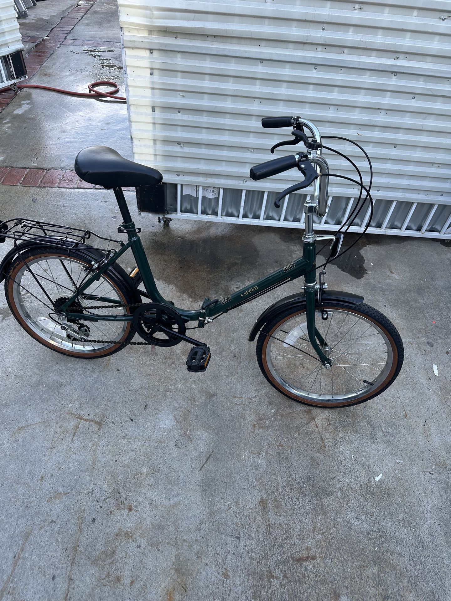 Foldable bike, easy to put away easy to open and ride away