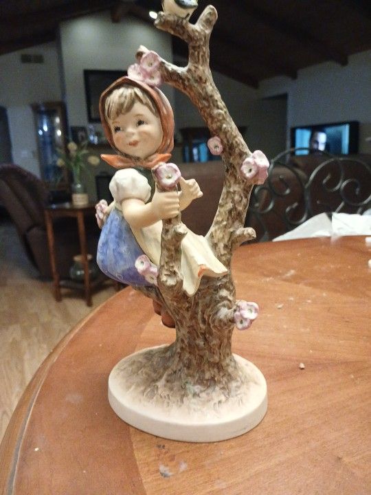 Vintage Apple Tree Girl 10.25  Inch hummel 