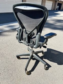 Herman Miller Aeron Office Chair – Size B | Graphite | $200