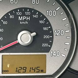 Kia  rondo EX 2007 v6 27 white 4 door