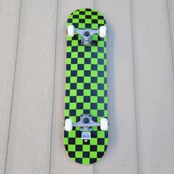 CHECKER SKATEBOARD SIZE 8.0