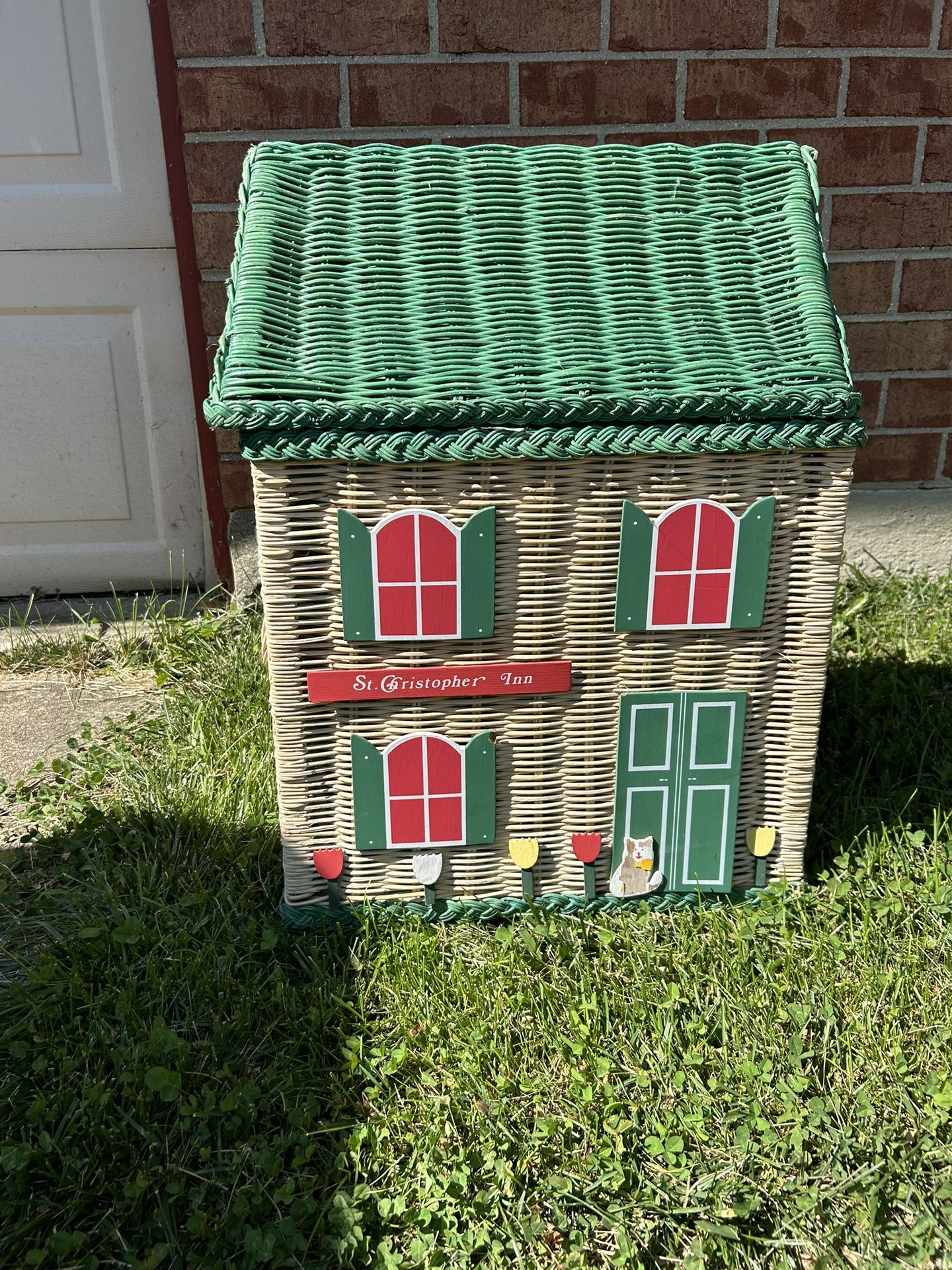 Vintage St Christopher Inn Wicker Toy Box Laundry Hamper Storage Holder 27” Tall 