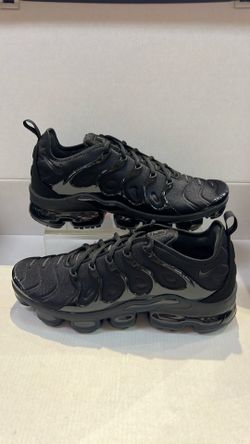 NIKE AIR VAPORMAX PLUS “TRIPLE BLACK”