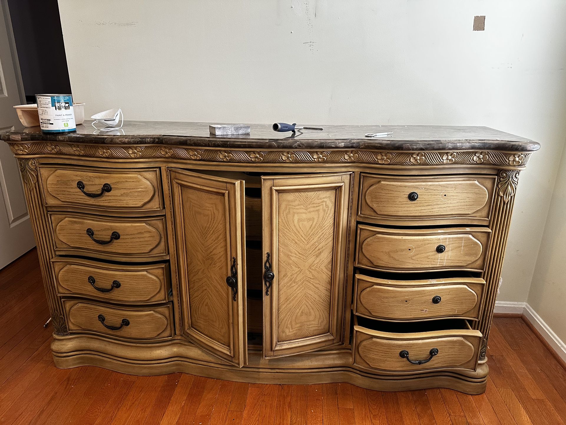 Michael Amino Luxury Bedroom Set
