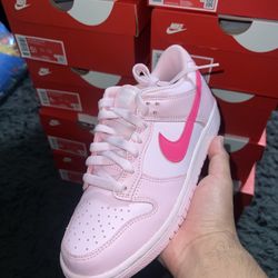 Nike Dunk Low Triple Pinks