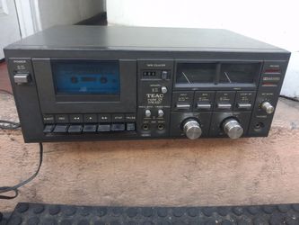 TEAC Model 124 "Syncaset" stereo cassette deck needs rubberband repair units turns on