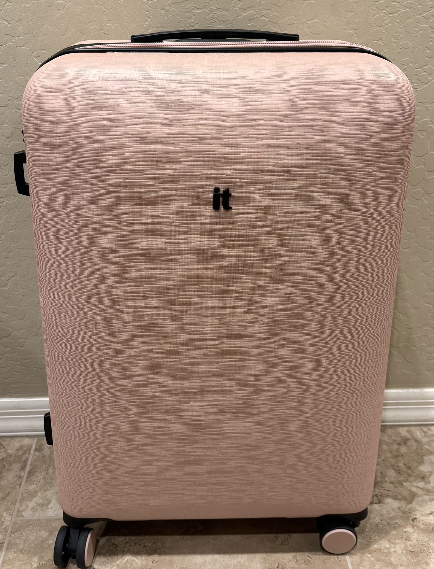It 27” Hardside Expandable Spinner Pink Luggage Suitcase