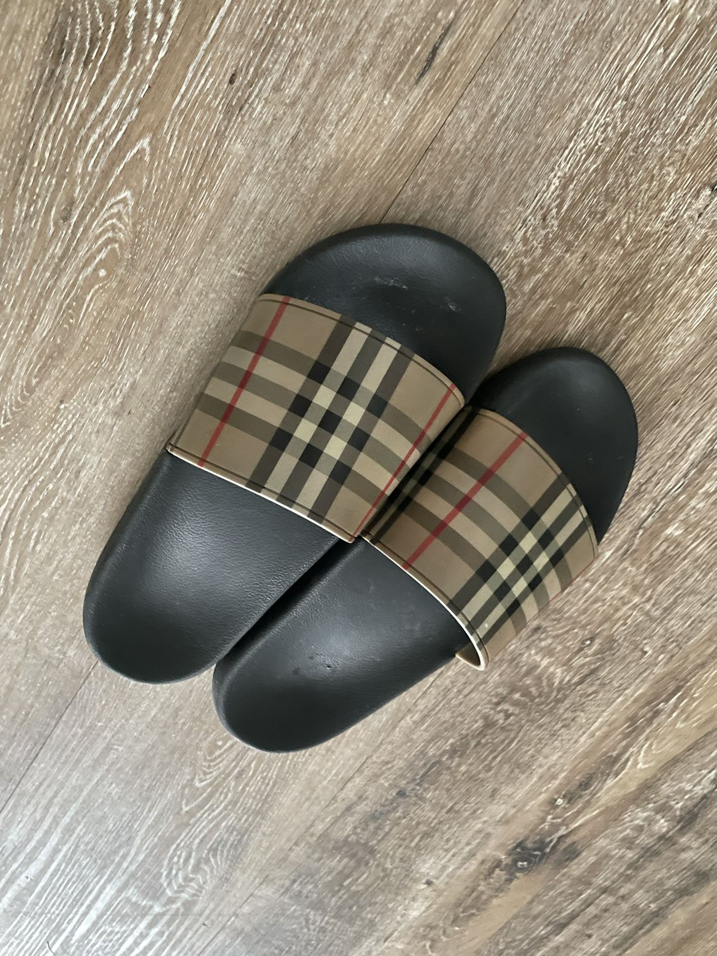 Burberry Slide Size 8