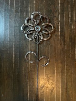 Horseshoe Flower 4 Ft. - Yard Art