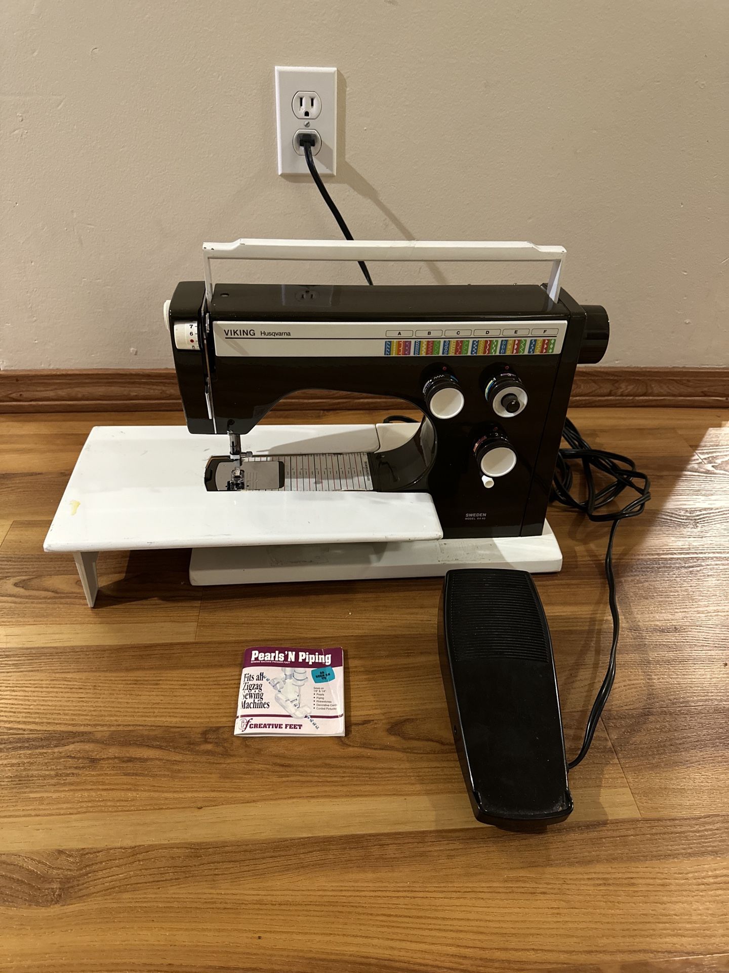 Viking Husqvarna 6440 Sewing Machine 