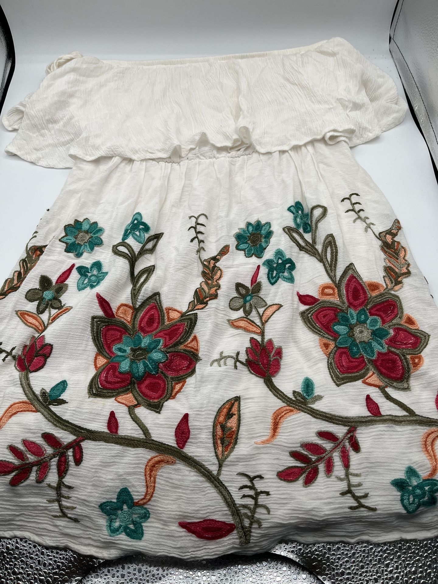 Lulu’s White Floral Embroidery Off Shoulder Dress