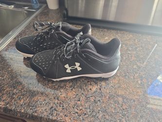 Under Armour Baseball Clears Size 4.5