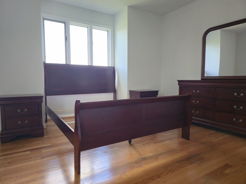 New! Cherry 5PC Queen Sleigh Bedroom Set
