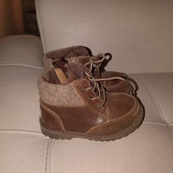 UGG Crib Shoes Size 6