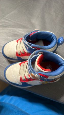 Looney tunes kid sneakers/used