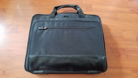 Genuine ThinkPad laptop bag – suitable for 13, 14, and 15-inch laptops.