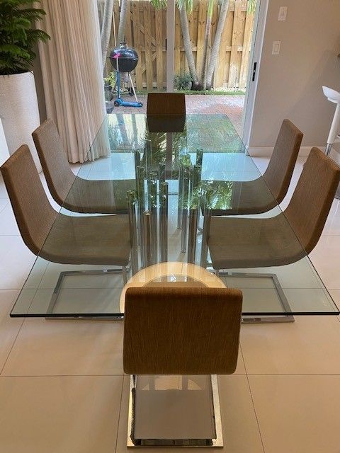 Bonaldo Italian Dinning Table and Chairs
