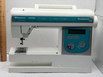 Husqvarna Viking Scandinavia 200 Computerized Sewing Machine Portable Working