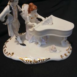 Vintage man and woman figurine , hard to find