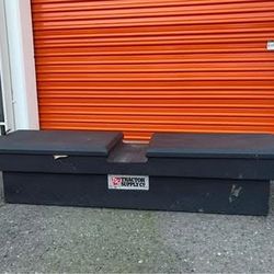 Aluminum fStandard-Profile Crossover Truck Tool Box for Full-Size Trucks, 7.5 cu. Ft. Tractor supply