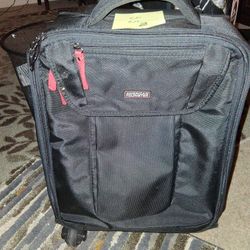 American Tourister 18" Carry On. Laptop Cusion Lining