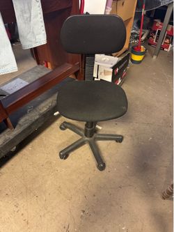 Black chair with rollers not sure on weight capacity does go up and down pick up or can deliver for cost