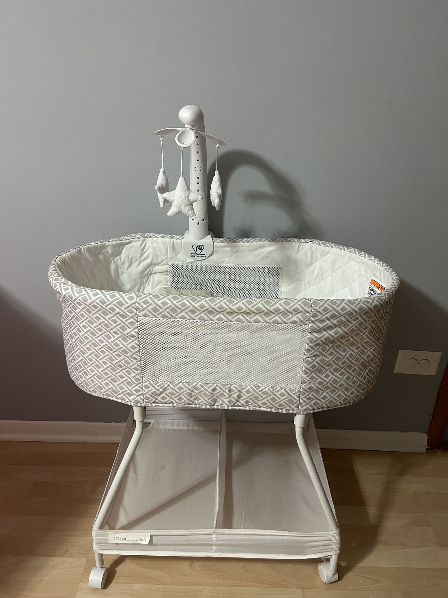 Delta Children Bassinet
