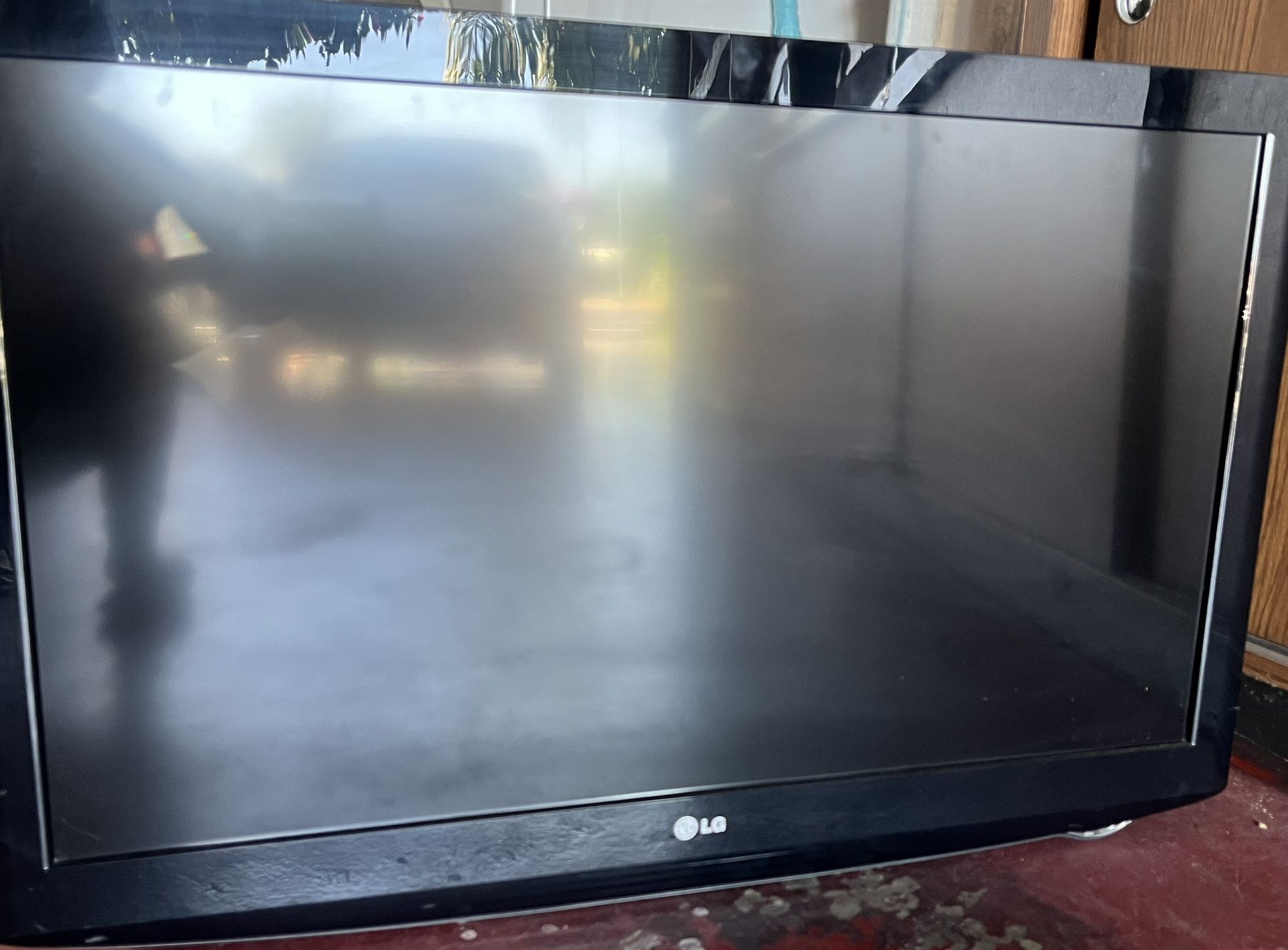 37” LG TV