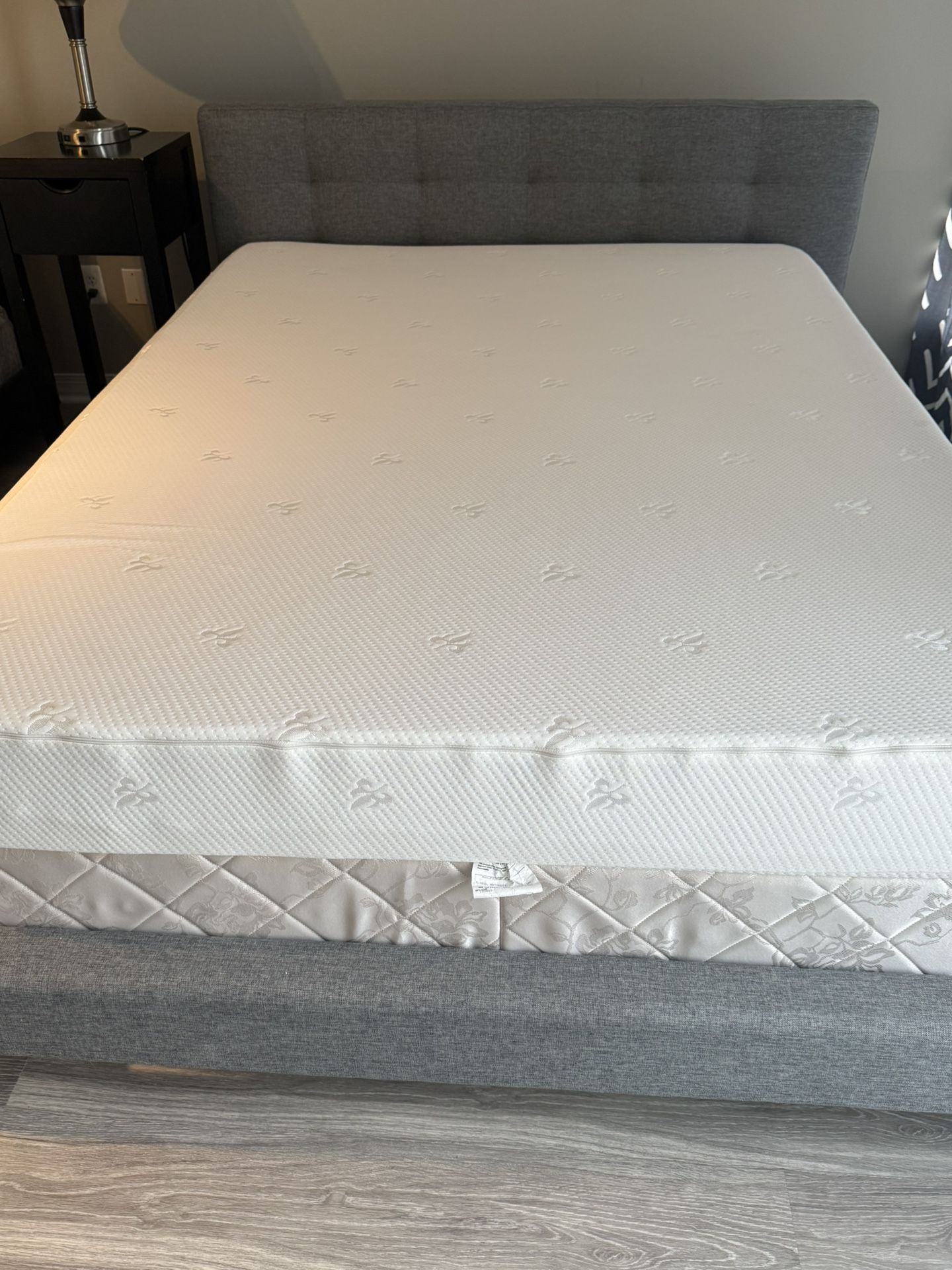 Queen Bed 