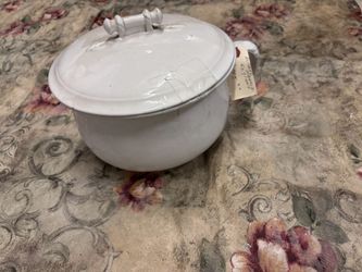 Alfred Chamber Pot With Lid