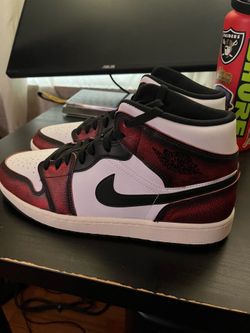 JORDAN 1 MID SE SIZE 13