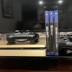 Gold PS4 Slim w/ Games And Headset 
