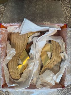 Tory Burch size 9 wedges