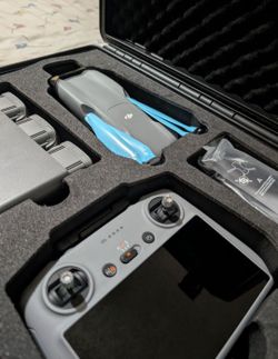 DJI Air 3 Fly More Combo Camera Drone