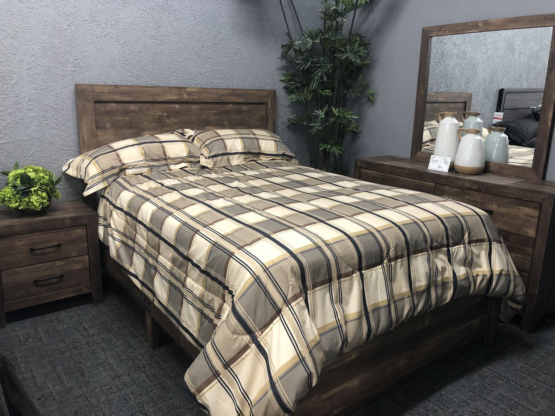 Queen 4pc set with mattress