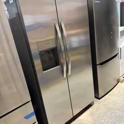Frigidaire Side-By-Side | National Appliance Liquidators Everett