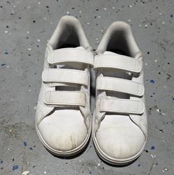 Boy's Shoes: ( Size 12— 1)