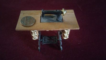 Miniature Sewing Machine..1/12 Scale