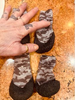 GOO-EEZ “, dog boots