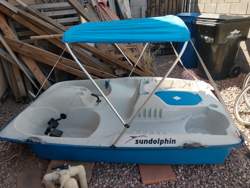 Sundolphin peddle boat