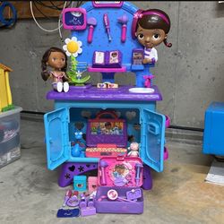 Doc Mcstuffins Medical Center Talks Lights Up 38 Inches Tall 24 Inches Long 
